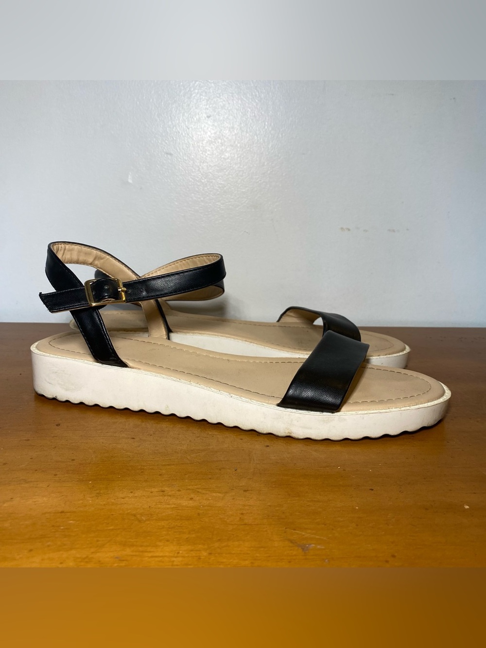Women's Size 10 Sandals Strappy Black Lightweight Foam Buckle Neutral